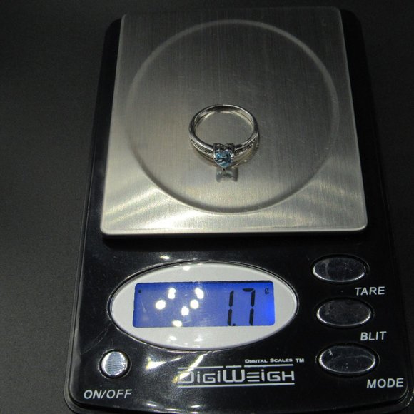 Size 5.25 10K Gold Light Blue Topaz Heart Ring - Picture 8 of 8